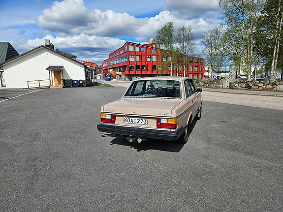 Volvo 244 4 of 5