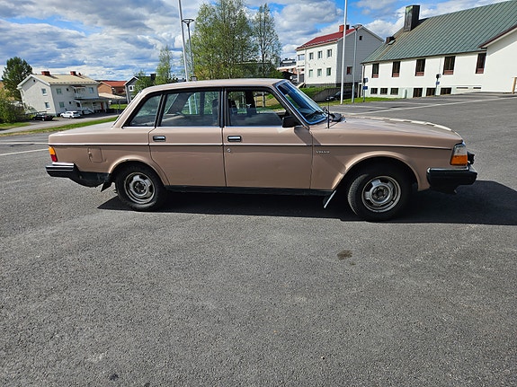 Volvo 244 3 of 5