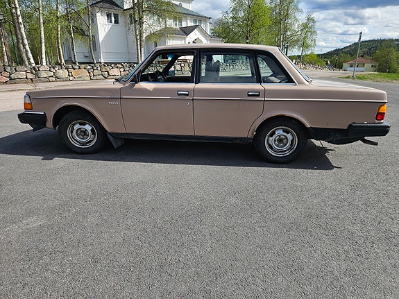 Volvo 244 10 of 11