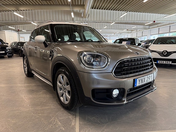 MINI Countryman Cooper D 2 of 5