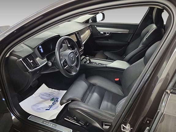 Volvo V90 Cross Country 8 of 12