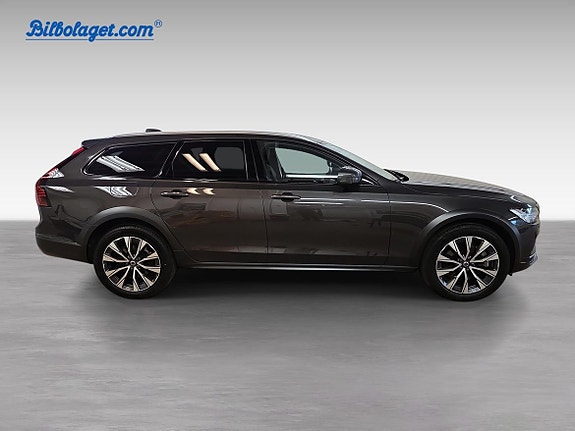Volvo V90 Cross Country 4 of 12