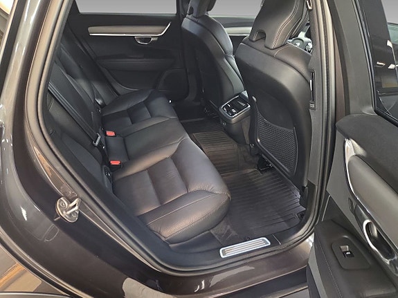 Volvo V90 Cross Country 10 of 12