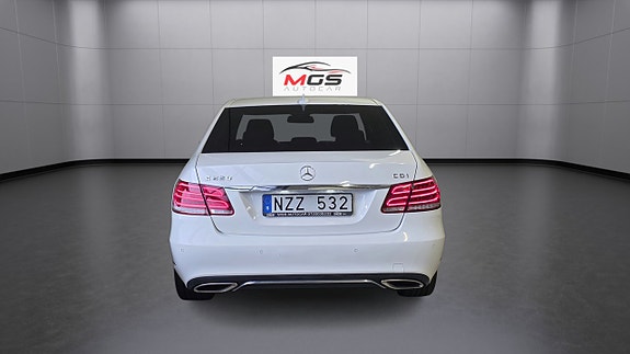 Mercedes-Benz E220 8 of 25