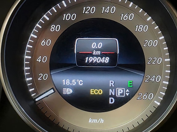 Mercedes-Benz E220 20 of 25