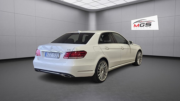 Mercedes-Benz E220 3 of 25