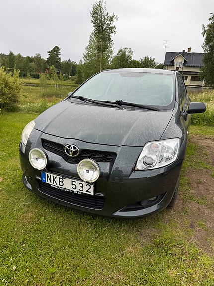 Toyota Auris 2 of 4