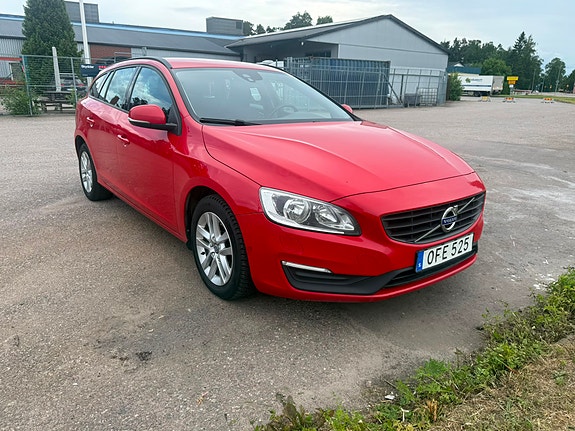 Volvo V60 2 of 5