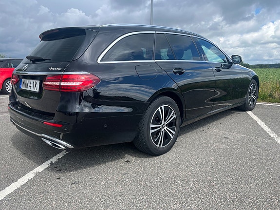 Mercedes-Benz E220 3 of 5