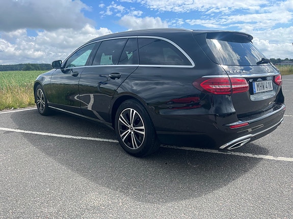 Mercedes-Benz E220 2 of 5
