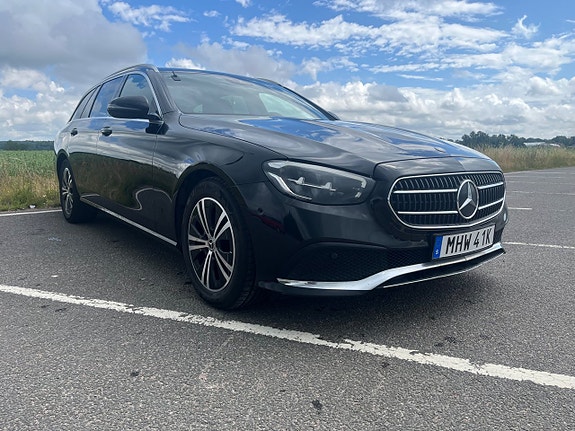 Mercedes-Benz E220 4 of 5