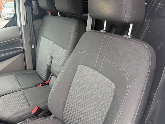 Ford Transit Connect 10 of 16