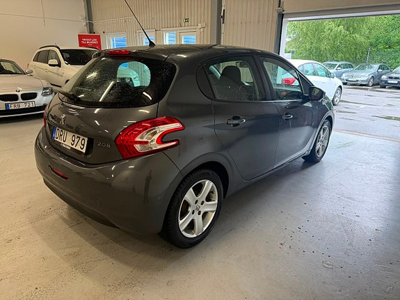 Peugeot 208 6 of 12