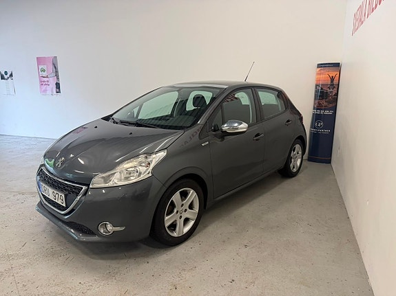 Peugeot 208 3 of 5