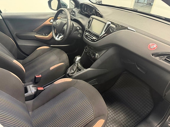 Peugeot 208 8 of 12