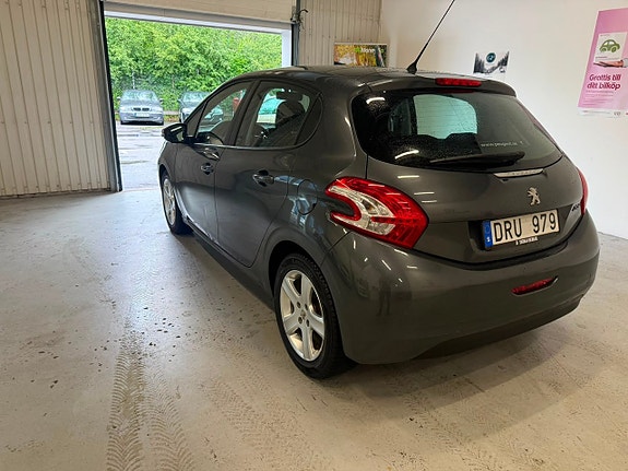 Peugeot 208 4 of 5