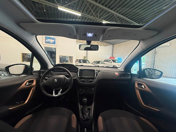 Peugeot 208 11 of 12