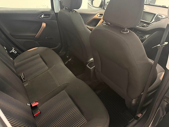Peugeot 208 9 of 12