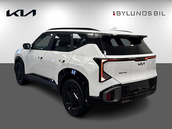Kia Seltos 6 of 16