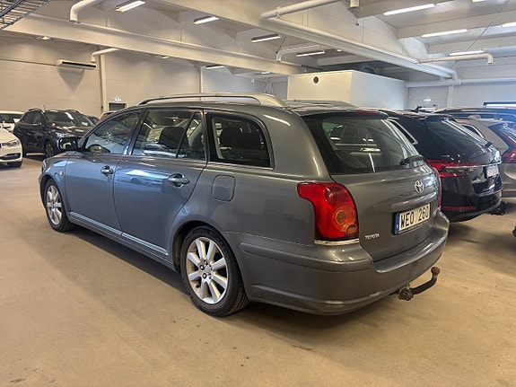 Toyota Avensis 3 of 4