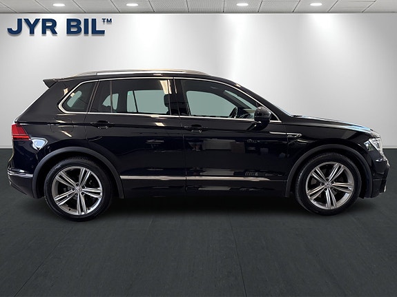 Volkswagen Tiguan 2 of 5