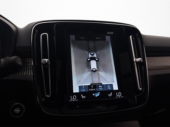 Volvo XC40 17 of 30