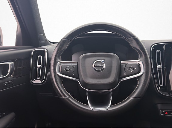 Volvo XC40 16 of 30