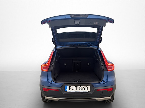Volvo XC40 8 of 30