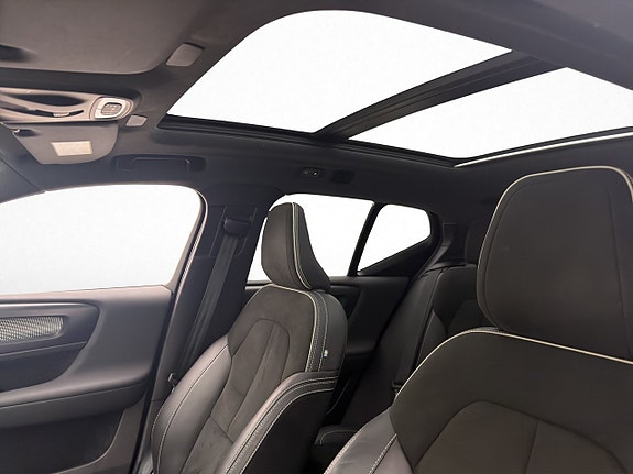 Volvo XC40 10 of 30