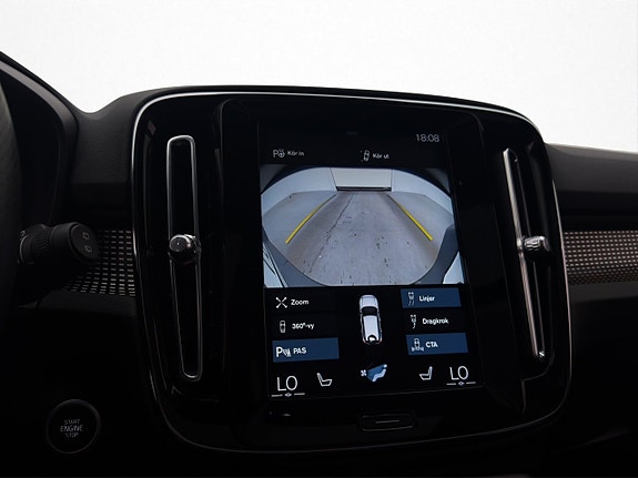 Volvo XC40 30 of 30