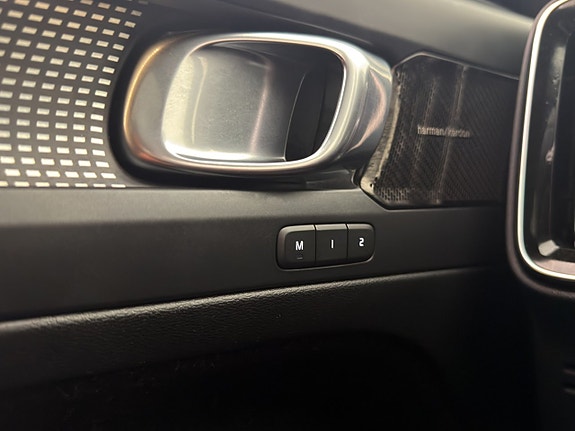 Volvo XC40 13 of 30