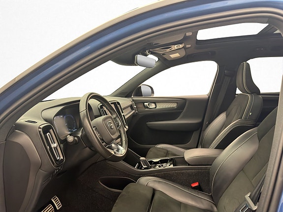 Volvo XC40 11 of 30
