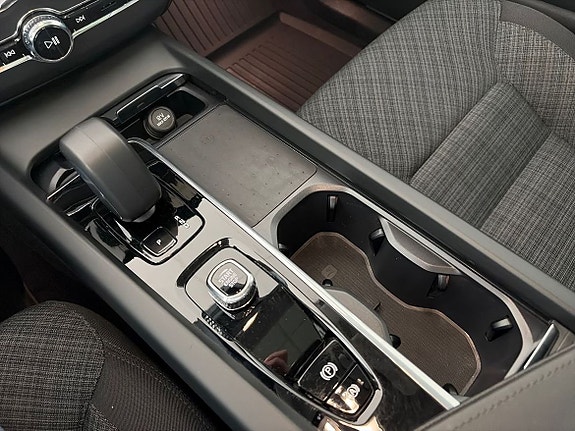 Volvo XC60 15 of 19