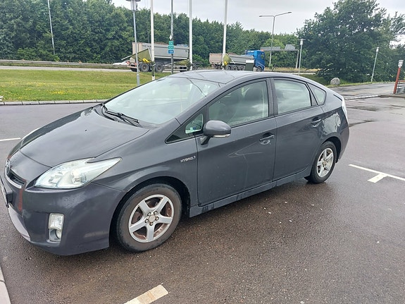 Toyota Prius 3 of 5