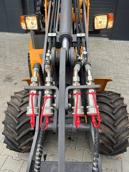 Multiloader L10 - kompakt hjullastare med Kubotamotor 5 of 5