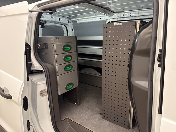 Ford Transit Connect 17 of 30