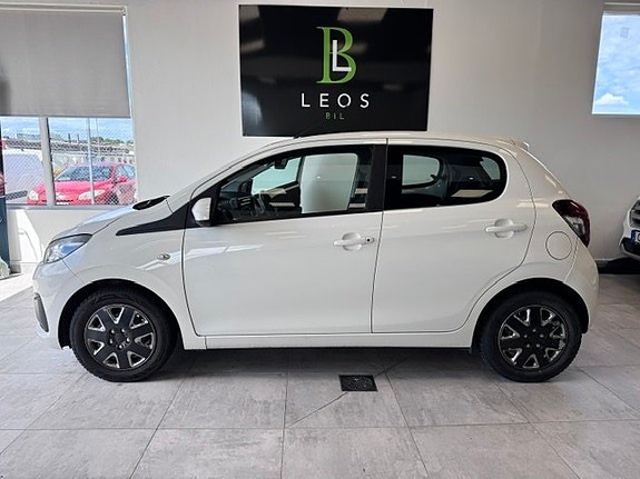 Peugeot 108 2 of 5