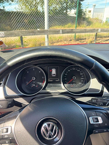 Volkswagen Passat 7 of 9