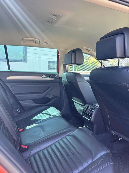 Volkswagen Passat 9 of 9