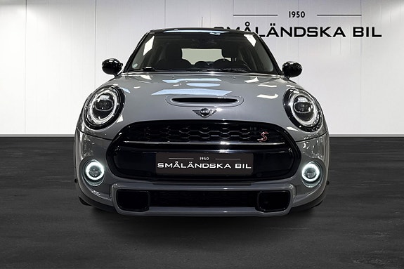 MINI Cooper S 2 of 5