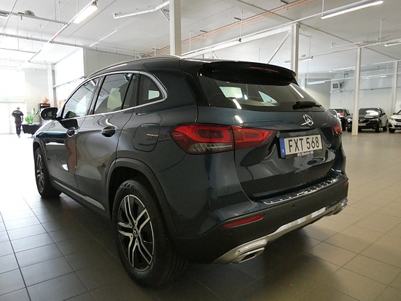 Mercedes-Benz GLA180 10 of 19