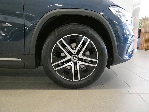 Mercedes-Benz GLA180 6 of 19
