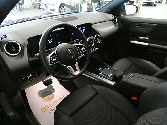 Mercedes-Benz GLA180 14 of 19