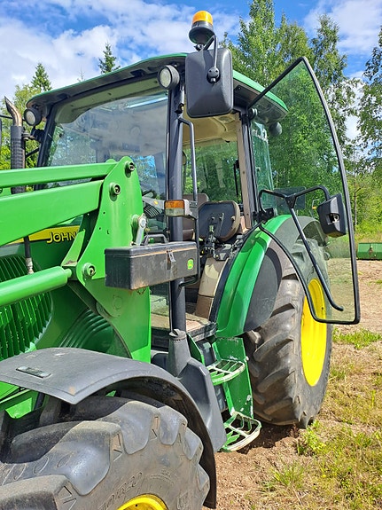 John Deere 5620 Premium 3 of 5