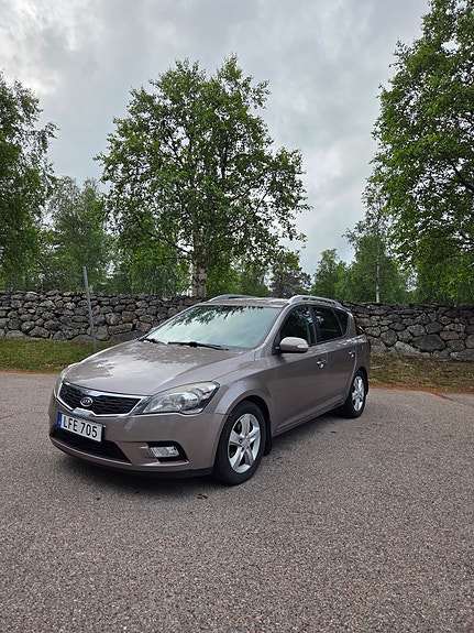 Kia Ceed 2 of 5