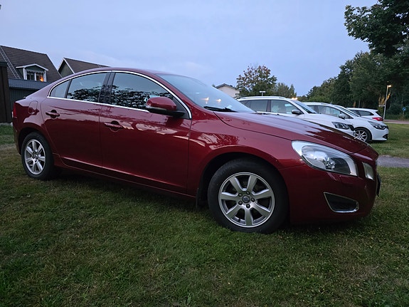 Volvo S60 2 of 10
