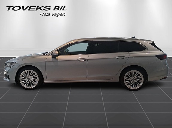 Skoda Superb 2 of 5