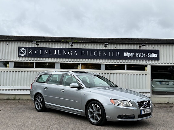 Volvo V70 2 of 5