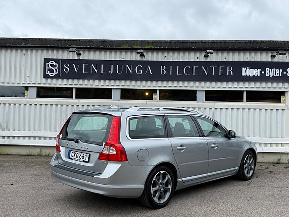 Volvo V70 3 of 5
