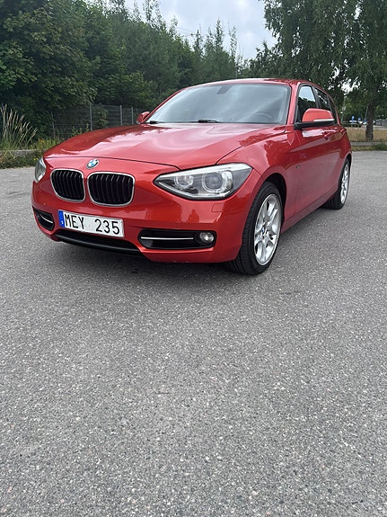 BMW 118d 4 of 5